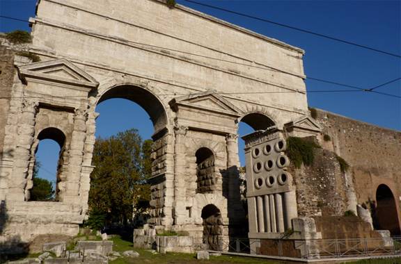 http://www.globeholidays.net/Europe/Italy/Lazio/Media/Roma_Fronte_Porta_Maggiore.jpg